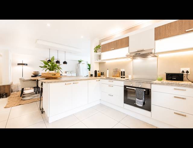 3 BEDROOM APARTMENT TO LET IN HOUT BAY CENTRAL